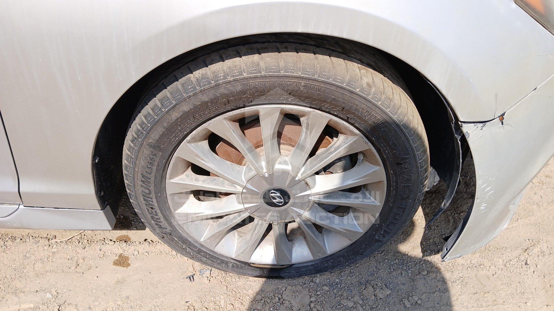2015 HYUNDAI SONATA VIN: 5NPE34AF0FH092763