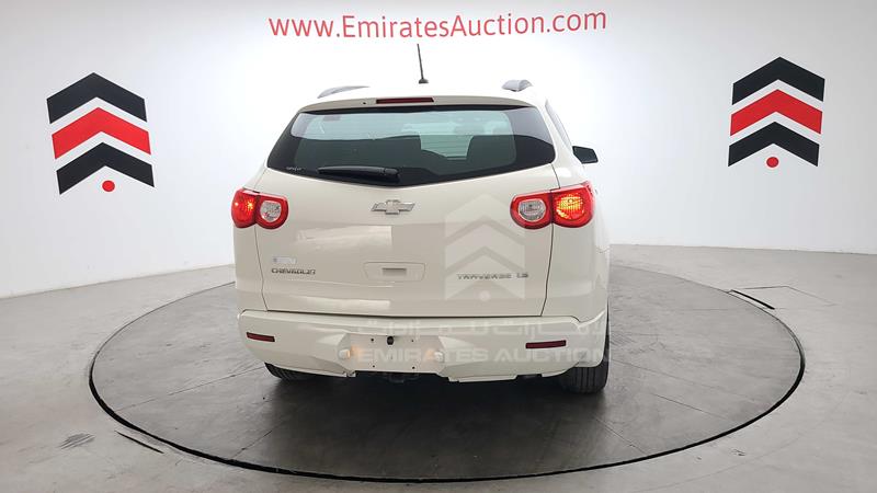 1GNKR8ED9CJ235432 Auction: EmiratesAuction Lot: 413741 1GNKR8ED9CJ235432 Chevrolet Traverse 2012 WHITE Photo 12