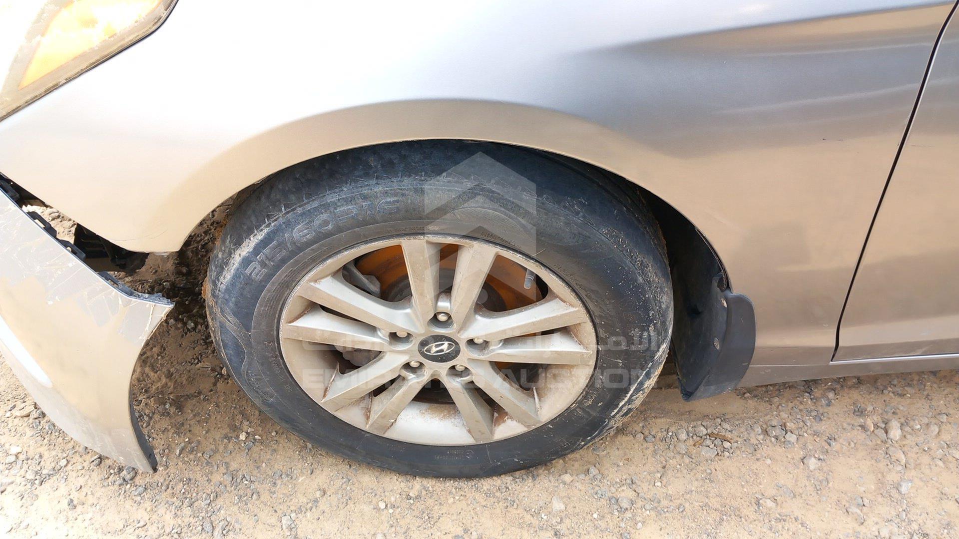 2015 HYUNDAI SONATA VIN: 5NPE24AF8FH039795