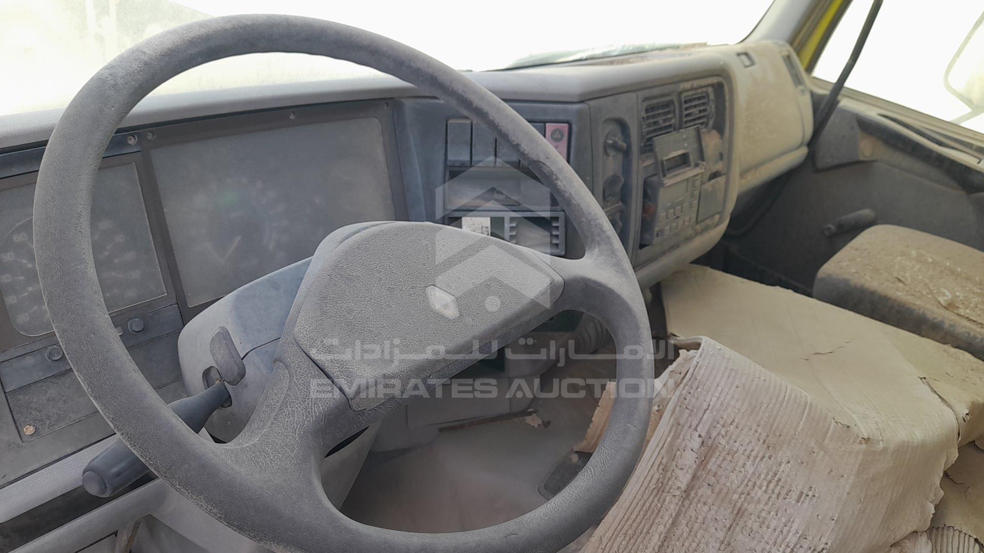 0 RENAULT --- VIN: VF633AXB02E102837
