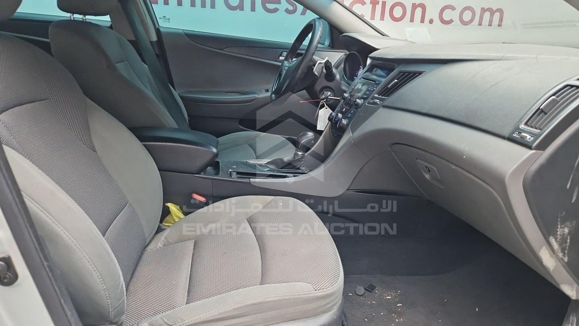 2014 HYUNDAI SONATA VIN: KMHEB41C0EA625057