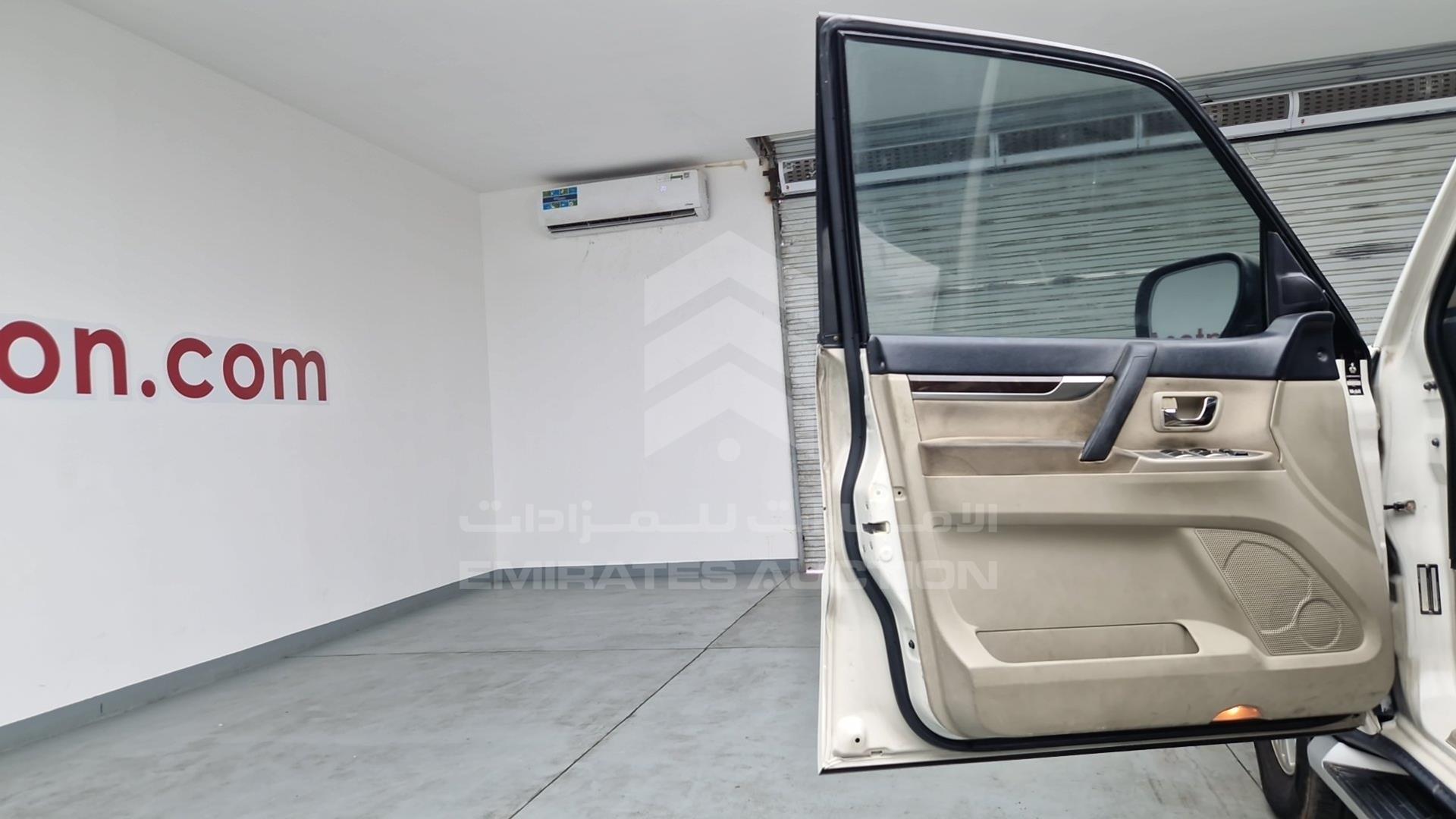 2011 MITSUBISHI PAJERO VIN: JMYLRV95WBJ708816
