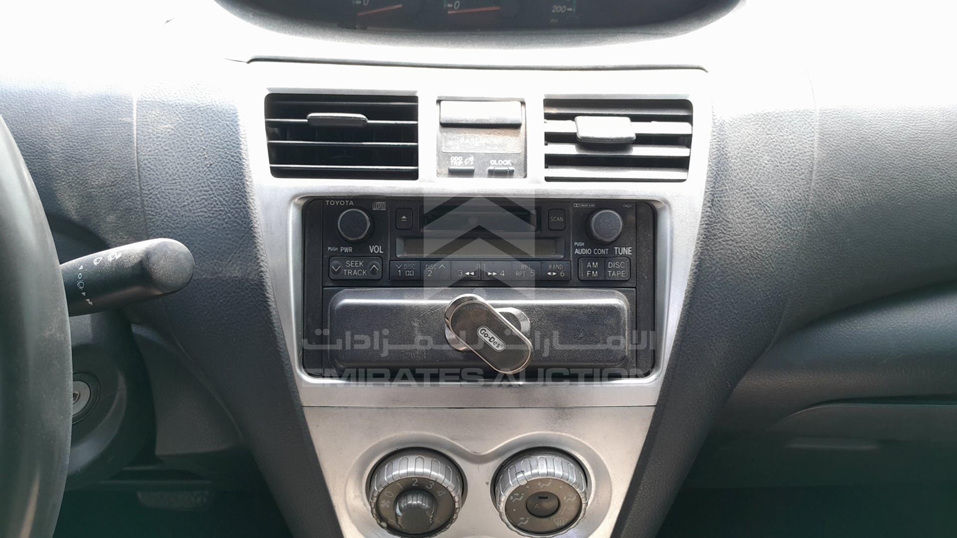 2009 TOYOTA YARIS VIN: JTDBW923194031752