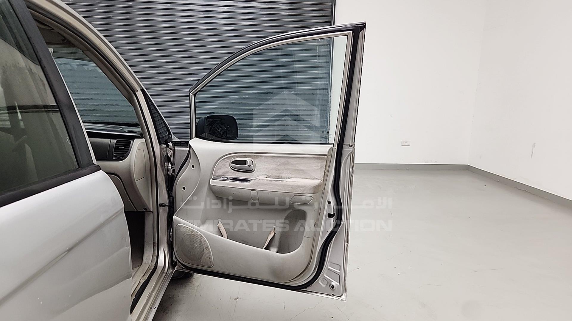 2007 HYUNDAI TRAJET VIN: KMHMG81C07U303668