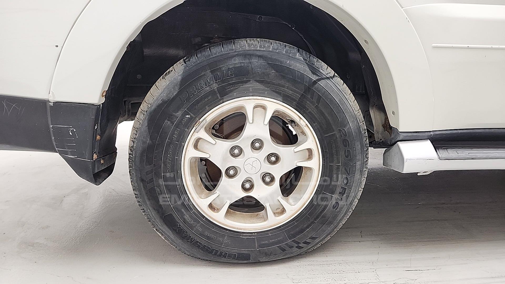 2009 MITSUBISHI PAJERO VIN: JMYLRV93W9J710845