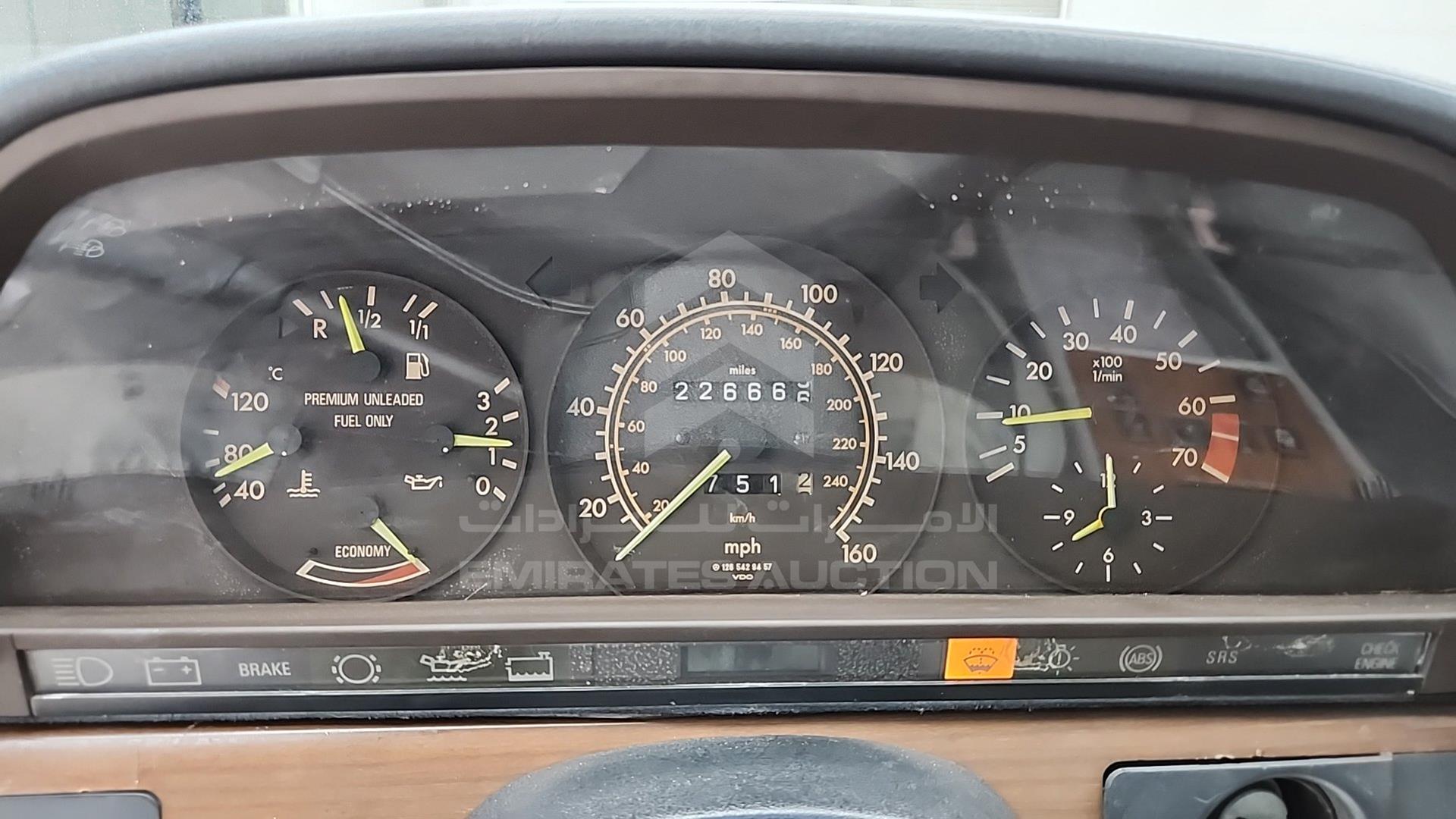 1989 MERCEDES 300 VIN: WDBCA24D0KA438919