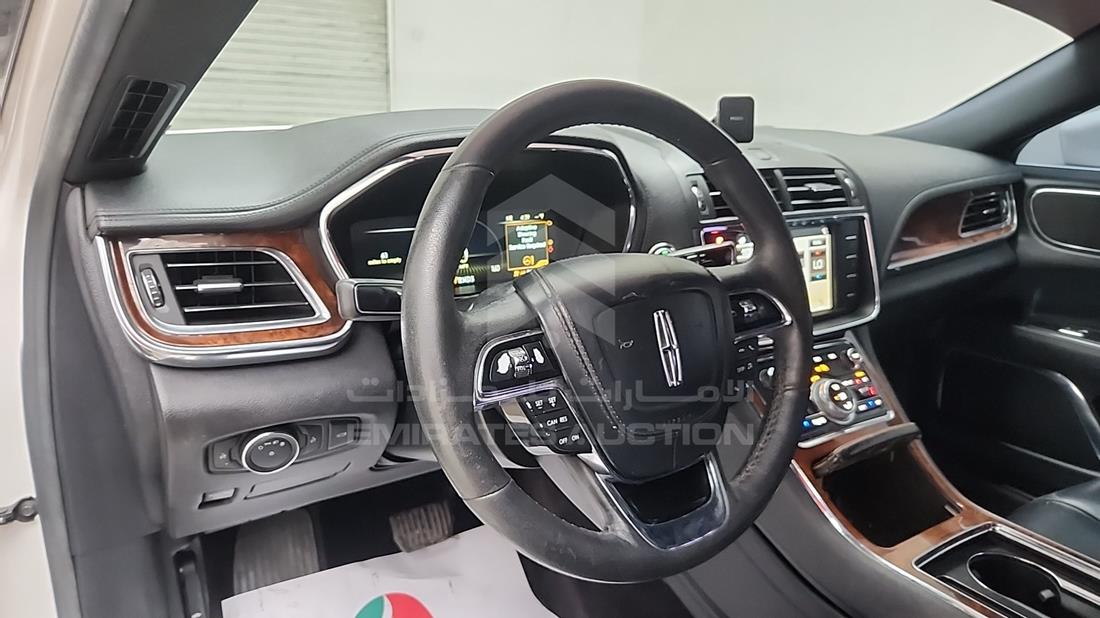 لينكولن Continental 2017 — زاوية واجهة السائق الأمامية اليسرى — صورة 14