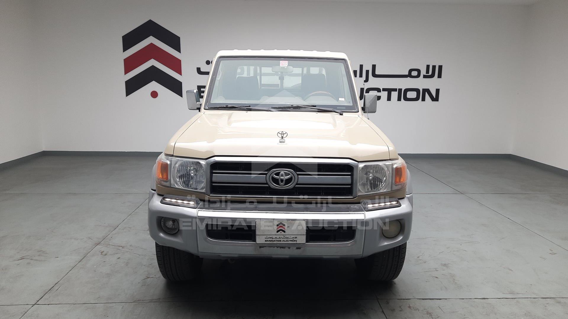 2014 TOYOTA LAND CRUISER VIN: JTFLU73J0E4563183