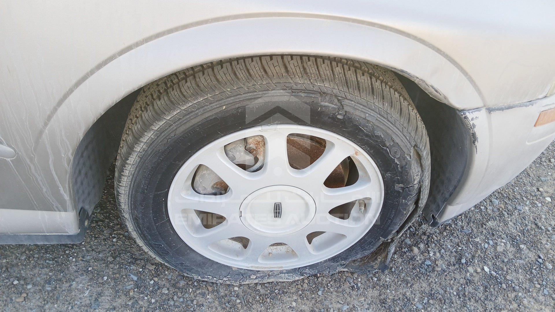 2000 LINCOLN MKZ VIN: 1LNHM86S5YY777894