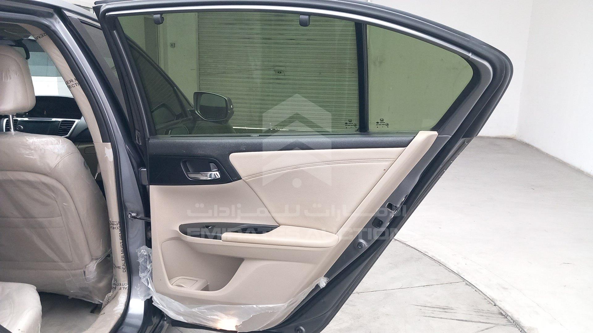 2016 HONDA ACCORD VIN: LUCCR3643G3400962