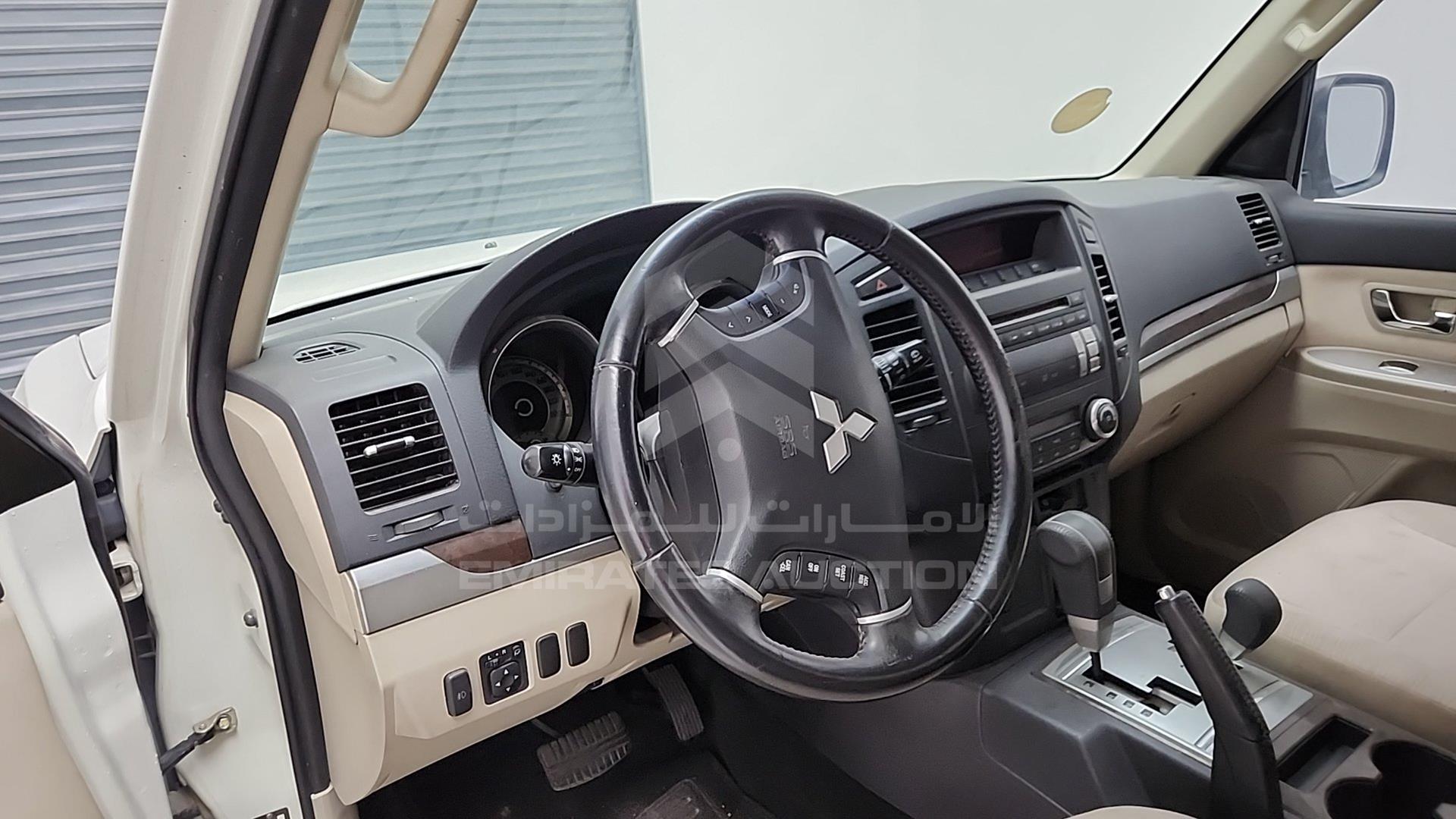 2010 MITSUBISHI PAJERO VIN: JMYLRV95WAJ702893