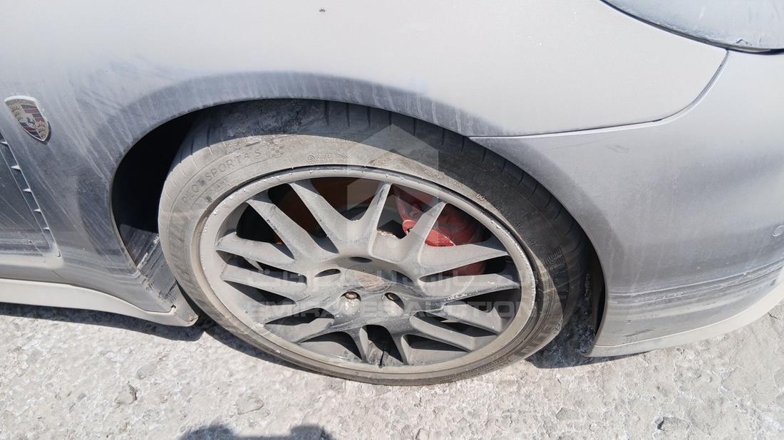 2011 Porsche Panamera - Scrap without document — Front Right Tyre — Photo 17