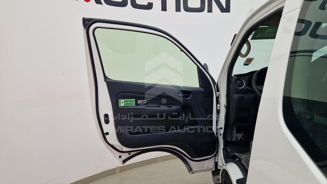 نيسان أورفان 2024 — الباب الأمامي الأيسر — صورة 11