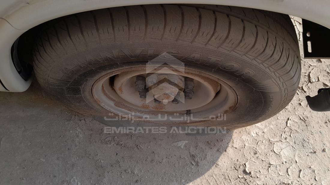 2000 GMC 2500 — Front Right Tyre — Photo 28