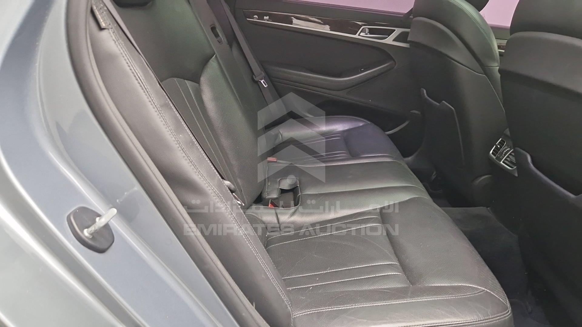 2016 HYUNDAI GENESIS VIN: KMHGM41DDGU126104