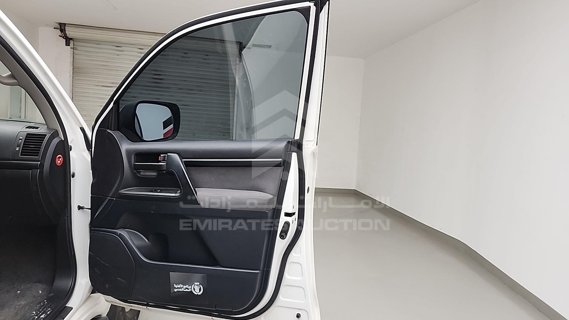 2015 TOYOTA LAND CRUISER VIN: JTMHU09JXF5098016