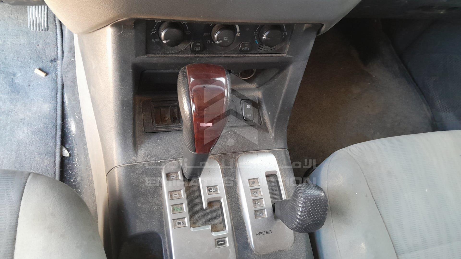 2004 MITSUBISHI PAJERO VIN: JE4MR62R04J702153