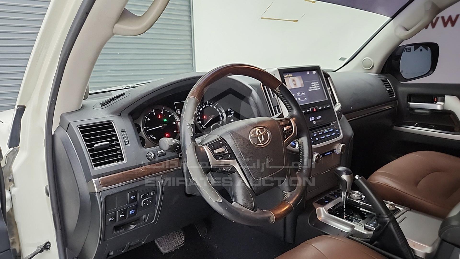2016 TOYOTA LAND CRUISER VIN: JTMHX05J8G4122074
