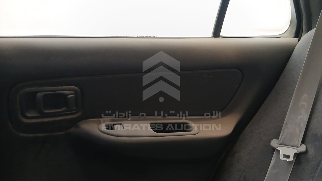 نيسان صني 1999 — الباب الخلفي الأيمن — صورة 21