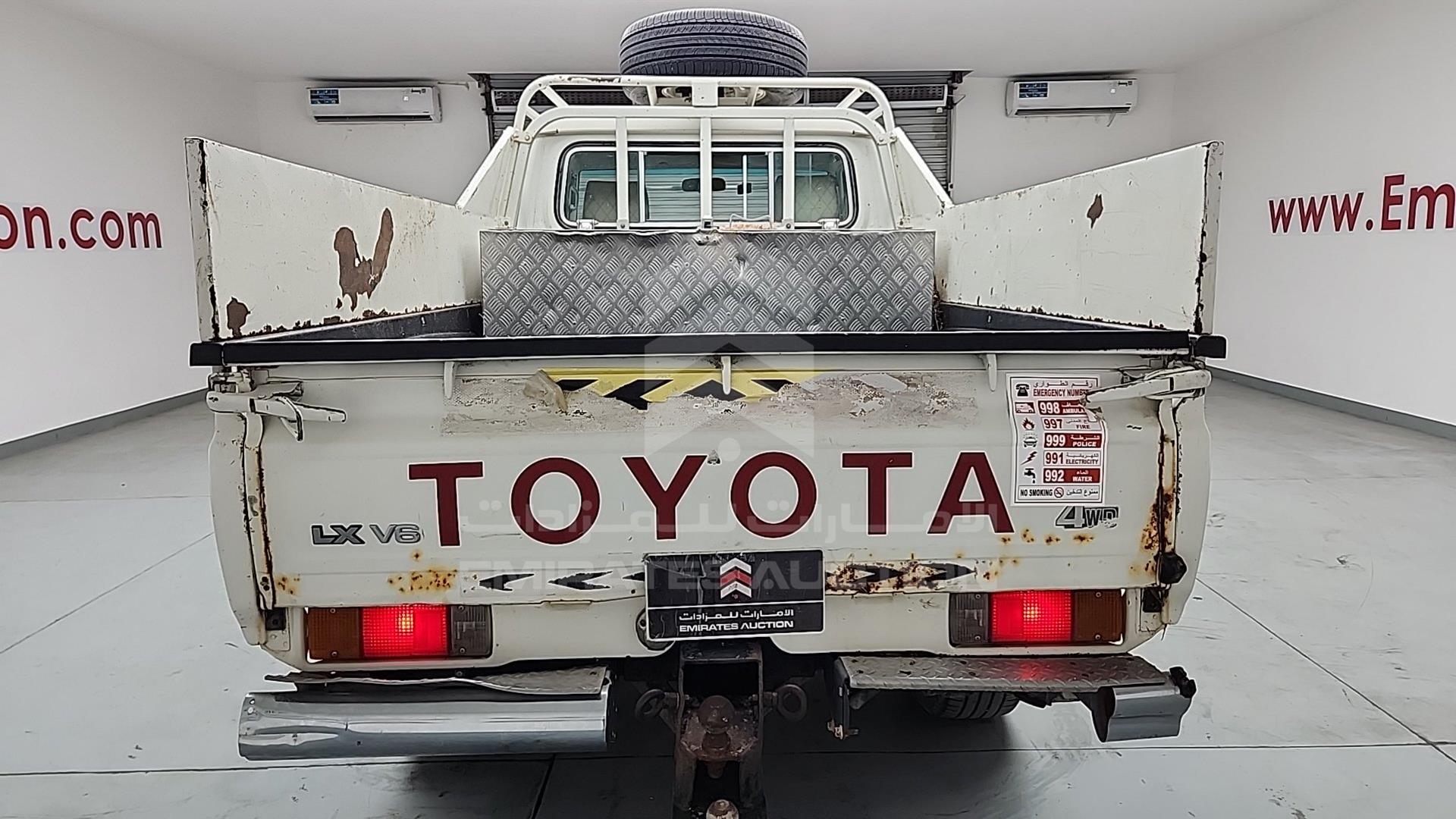 2012 TOYOTA LAND CRUISER VIN: JTFLU73J2C4522860