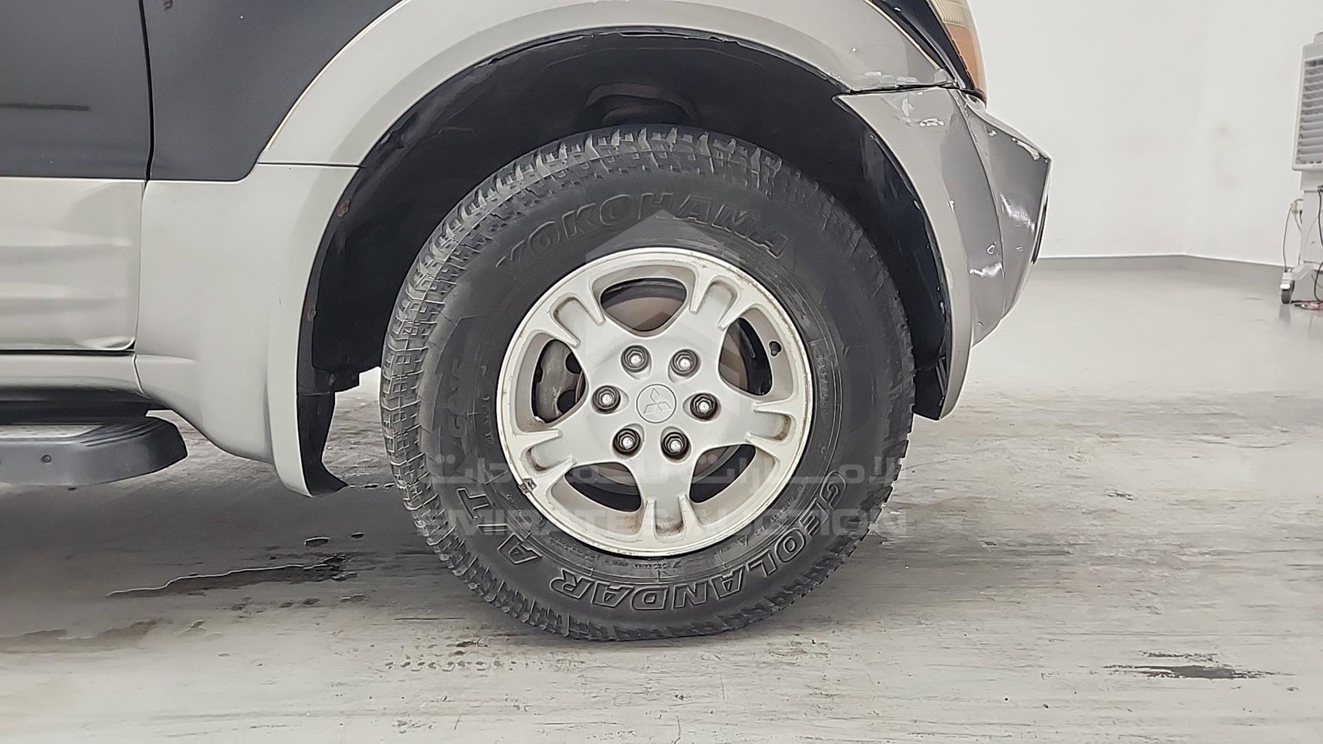 2002 MITSUBISHI PAJERO VIN: JMYLRV73W2J701499