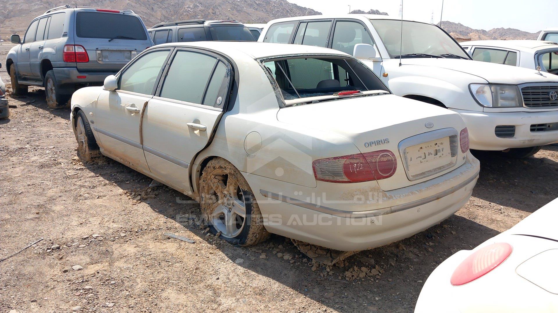 2004 KIA OPIRUS VIN: KNALD224445028628