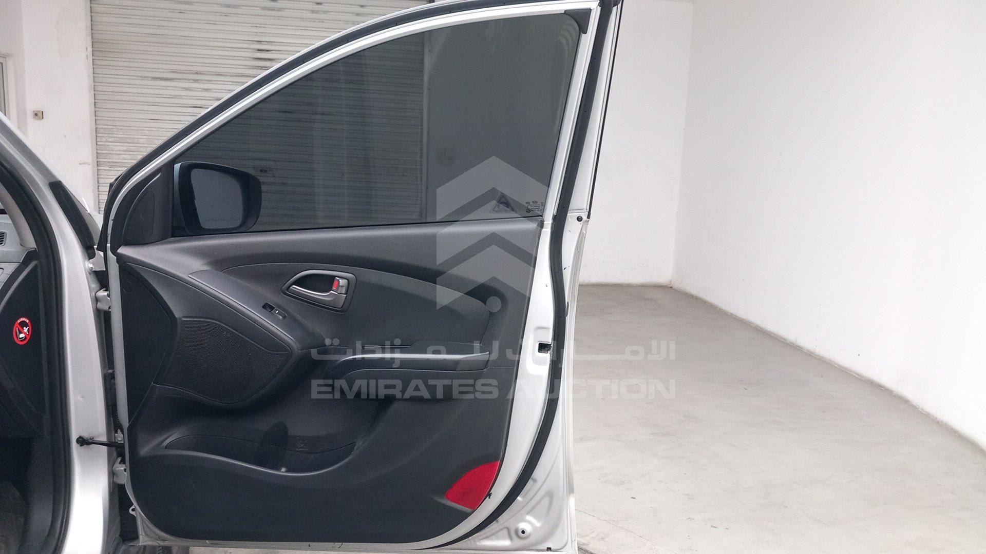 2015 HYUNDAI TUCSON VIN: KMHJT81E0FU045036