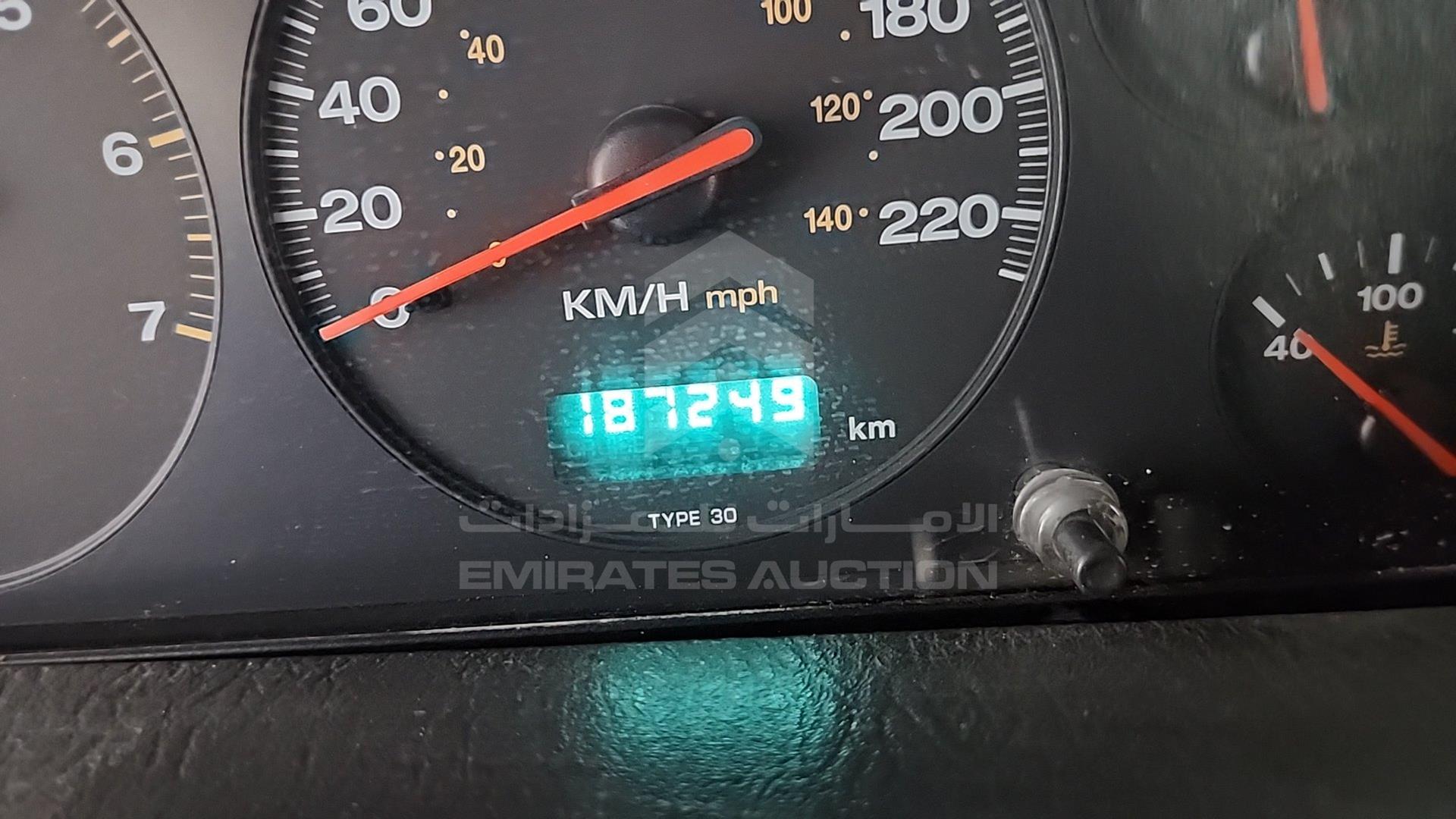 2000 JEEP GRAND CHEROKEE VIN: 1J4GWB8N5YY131019