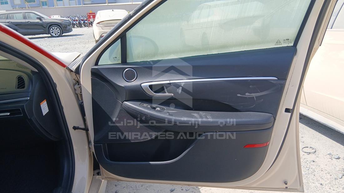 2021 Hyundai Sonata Hybrid — Front Right Door — Photo 25