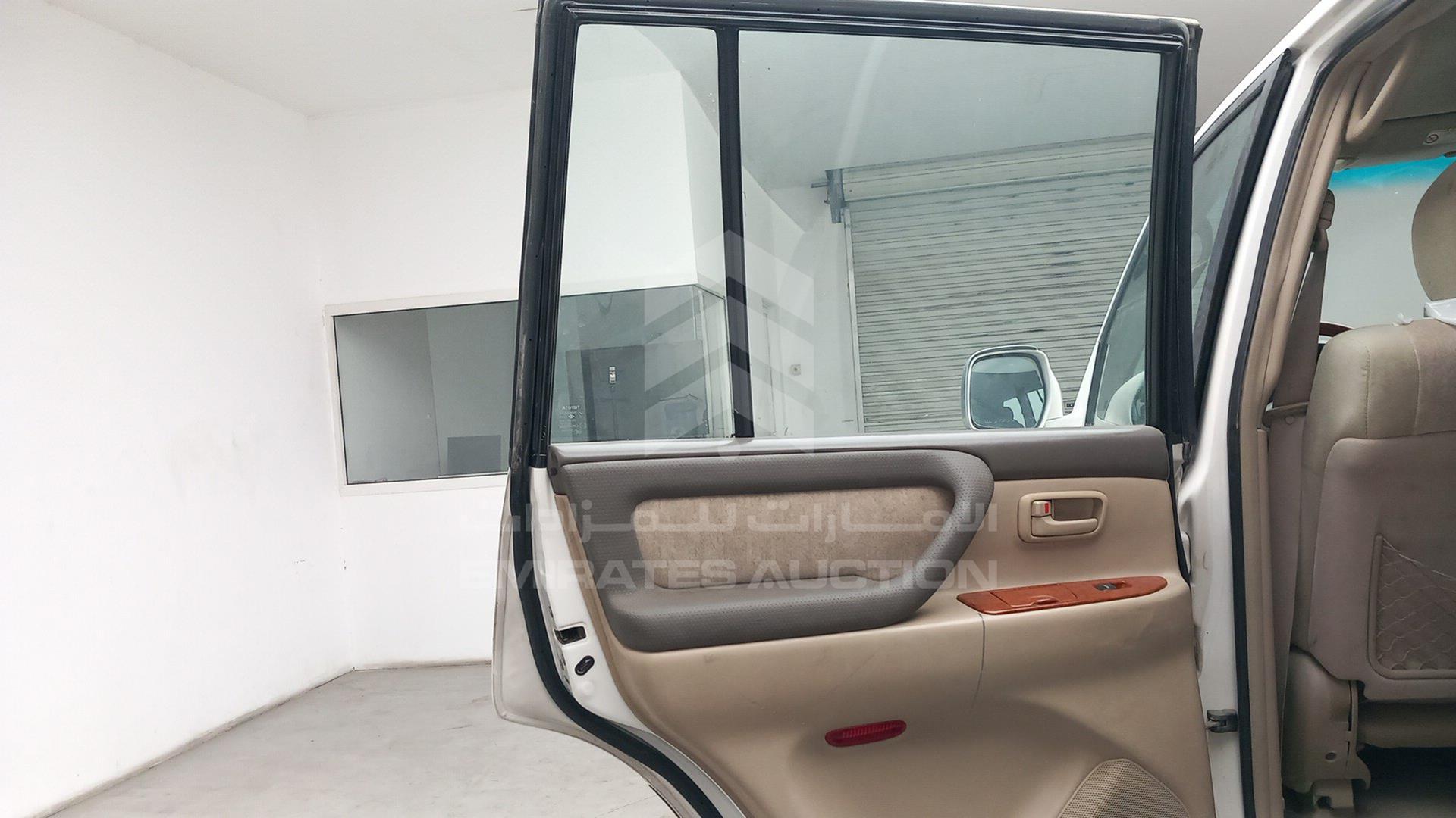 2007 TOYOTA LAND CRUISER VIN: JTEHJ09J675160923