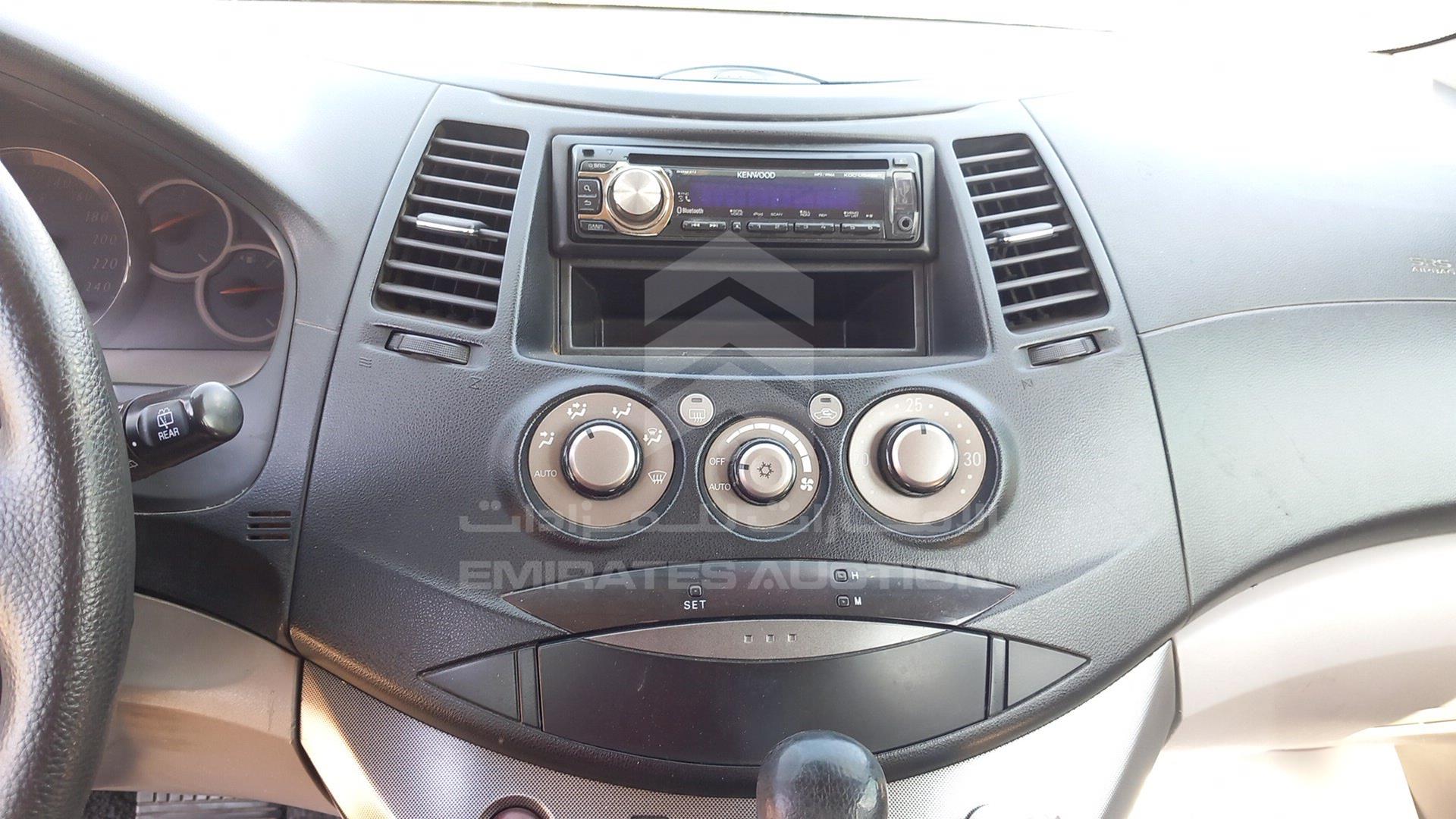 2007 MITSUBISHI GRANDIS VIN: JMYLRNA4W7Z700700