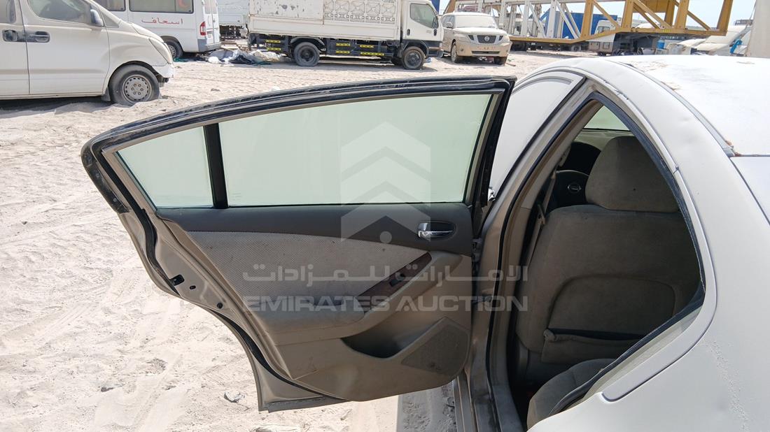 نيسان التيما 2009 — الباب الخلفي الأيسر — صورة 19