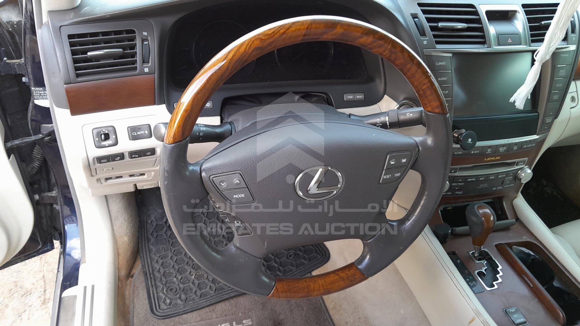 2011 LEXUS LS 460 VIN: JTHCL5EF7B5010074
