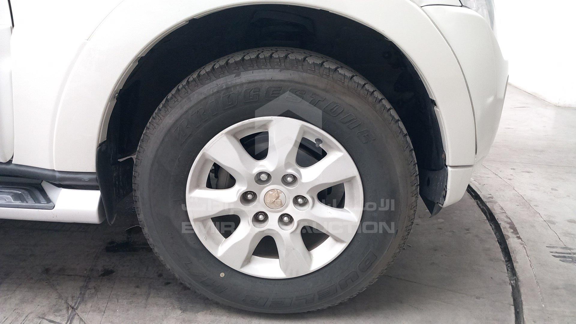2014 MITSUBISHI PAJERO VIN: JMYLRV95WEJ703780