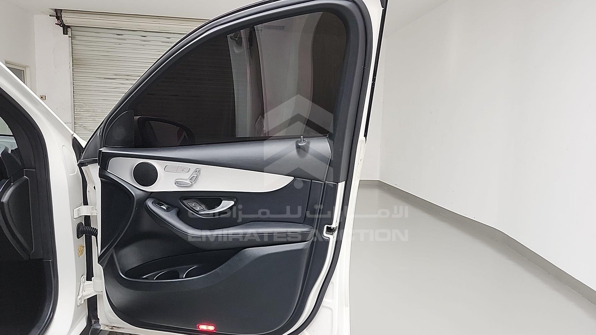 2019 MERCEDES GLC 300 VIN: WDC0G4JB9KV182140