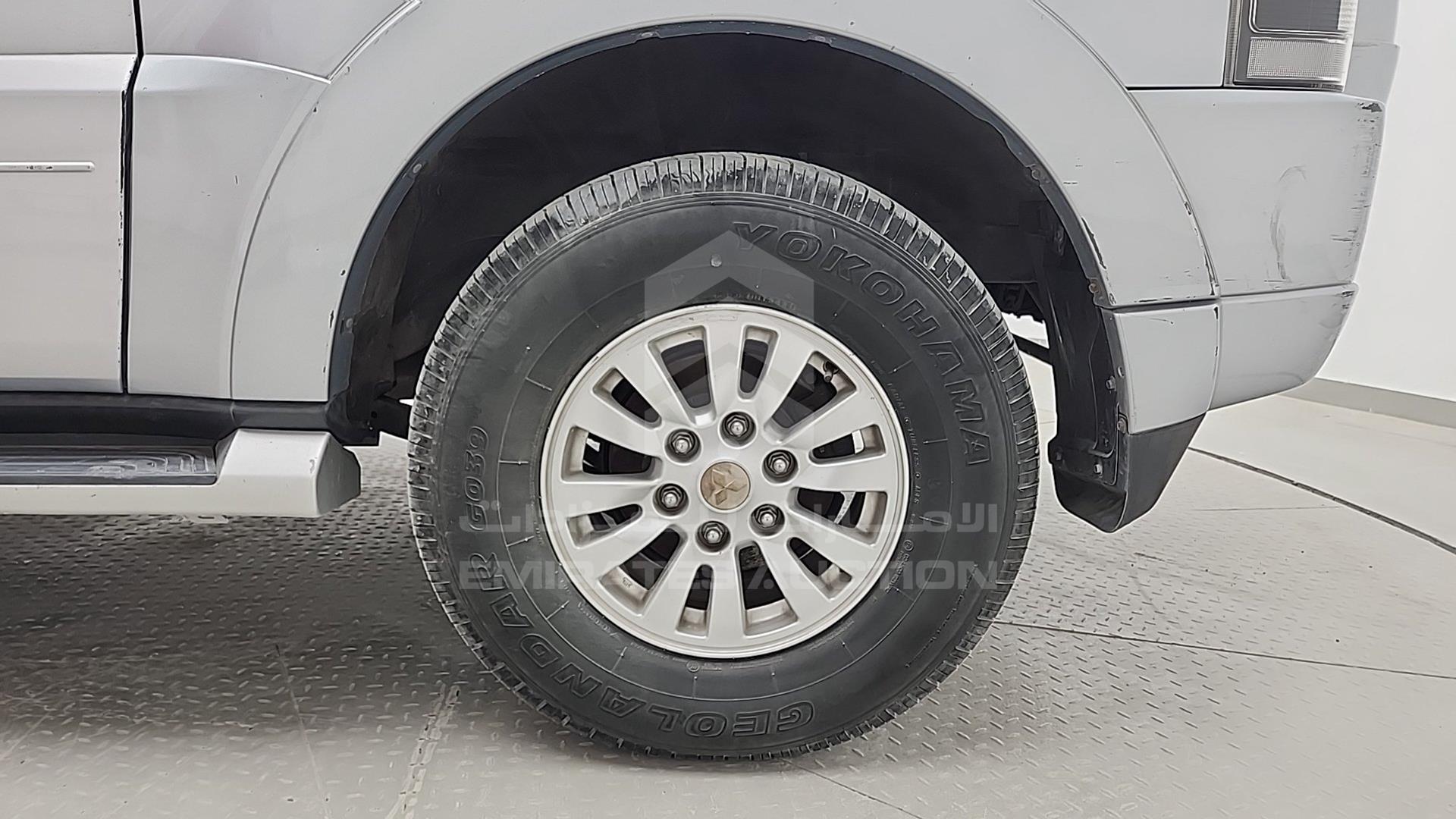 2011 MITSUBISHI PAJERO VIN: JMYMRV85WBJ704625