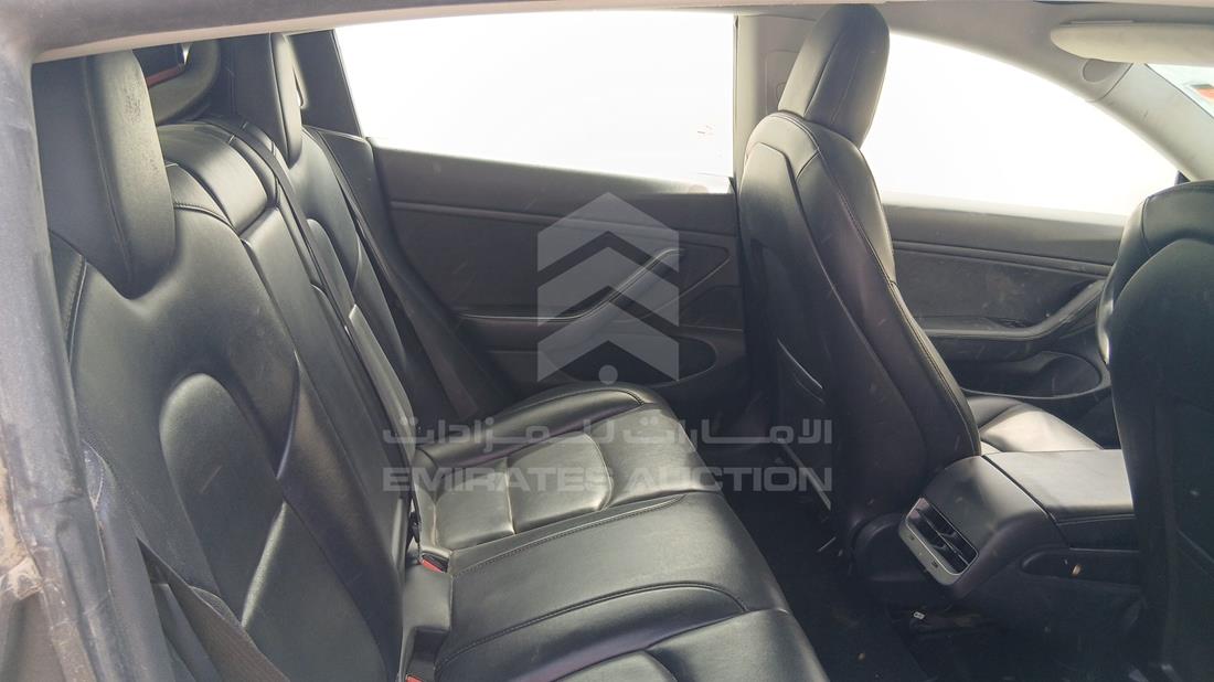 تيسلا موديل 3 2020 — زاوية الراكب الخلفي اليمنى — صورة 21