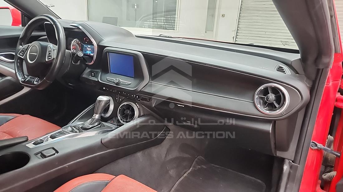 شيفروليه كامارو 2020 — زاوية واجهة الراكب الأمامي الأيمن — صورة 24