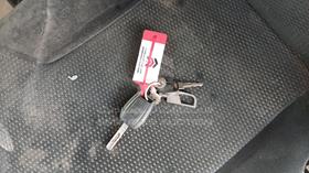 Man — Keys — Photo 3 — Thumbnail