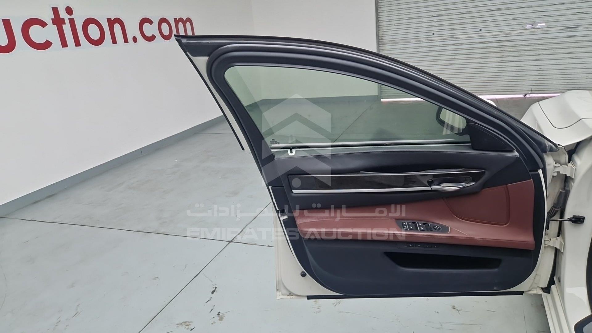 2011 BMW 750 VIN: WBAKB8101BC345410