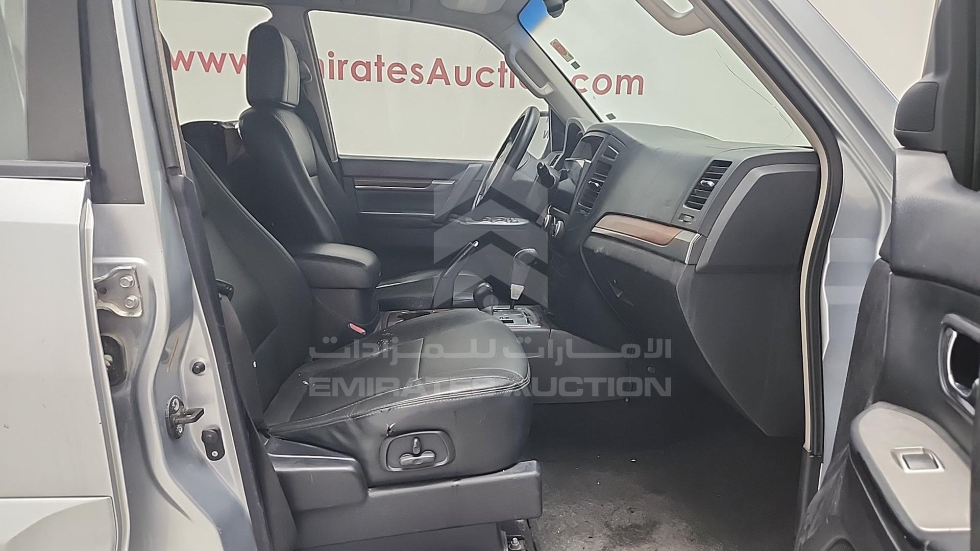 2008 MITSUBISHI PAJERO VIN: JMYLRV93W8J720356