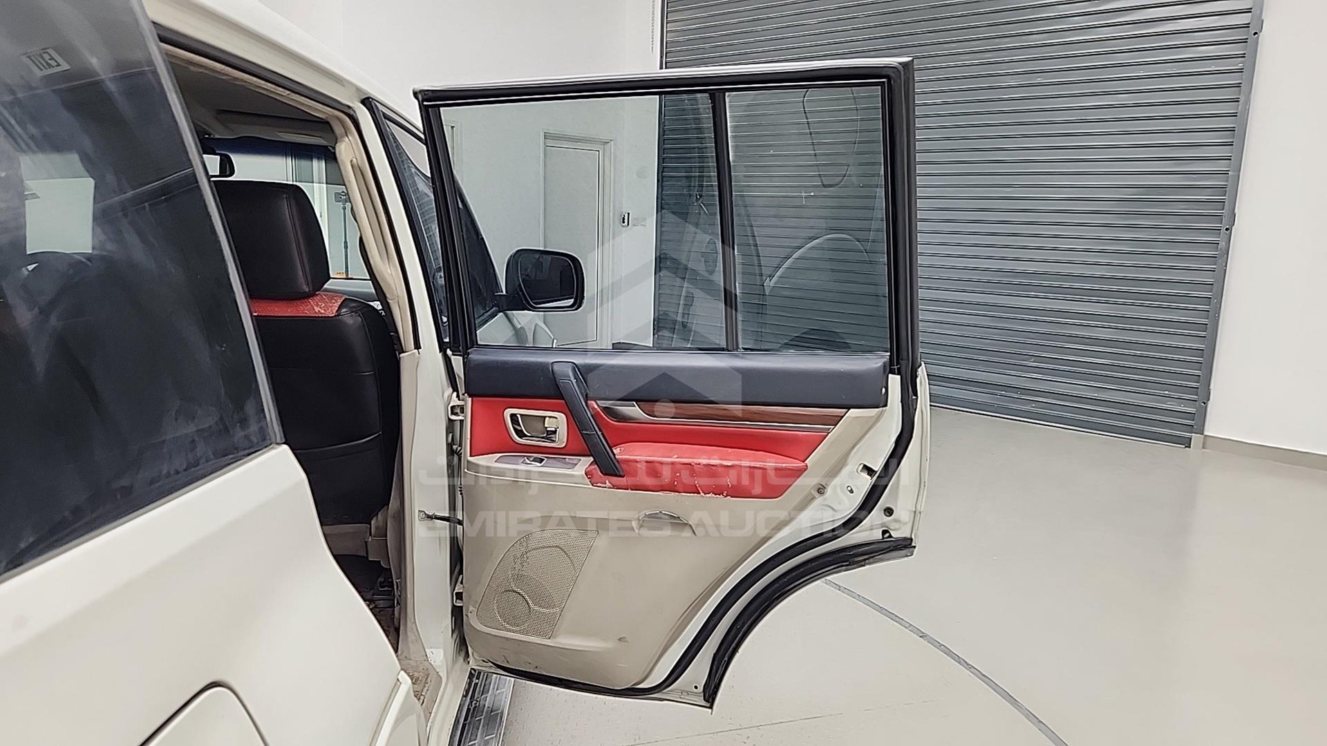 2009 MITSUBISHI PAJERO VIN: JMYLRV93W9J703606