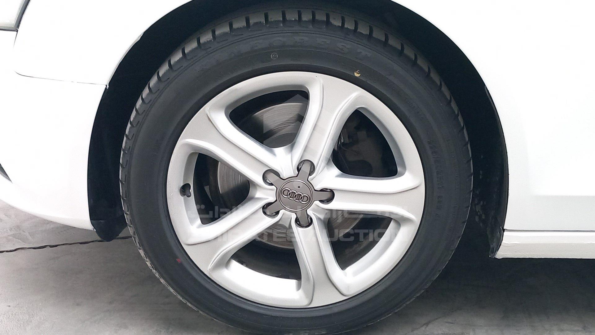 2014 AUDI A4 VIN: WAUACCFL5EN021061