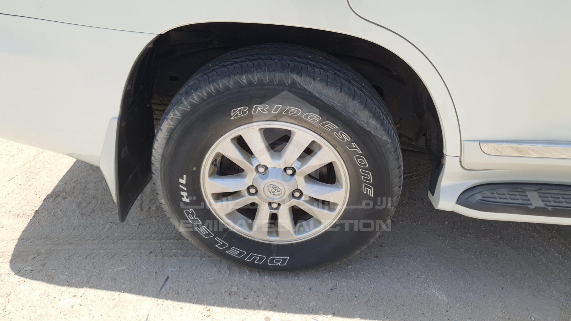 2011 TOYOTA LAND CRUISER VIN: JTMHT09J8B4041784