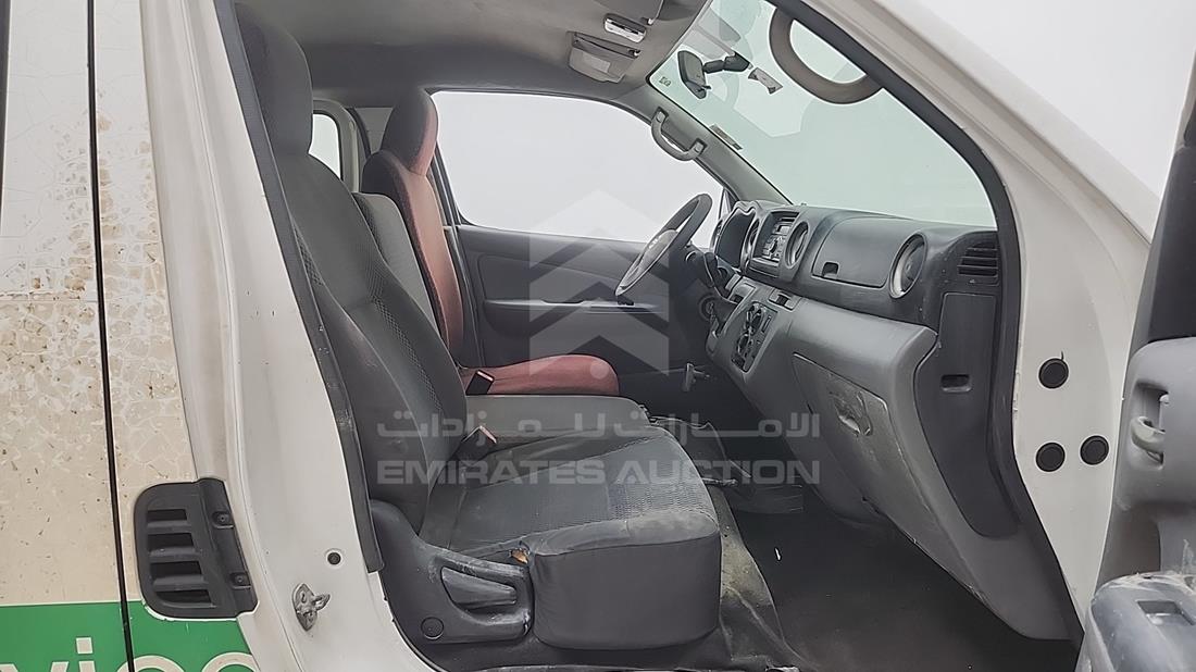 نيسان أورفان 2015 — زاوية الراكب الأمامي للمقعد — صورة 17