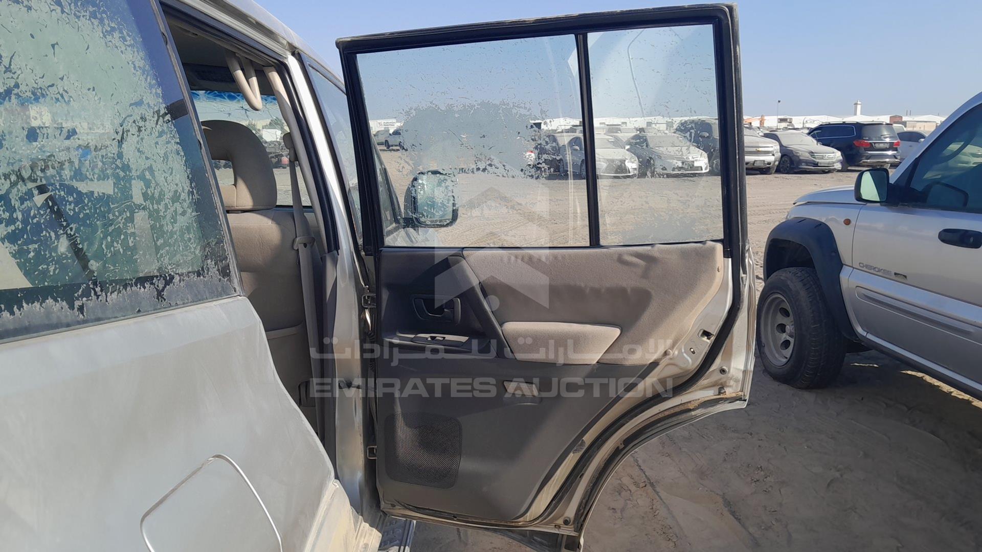 2007 MITSUBISHI PAJERO VIN: JMYLRV73W7J704401