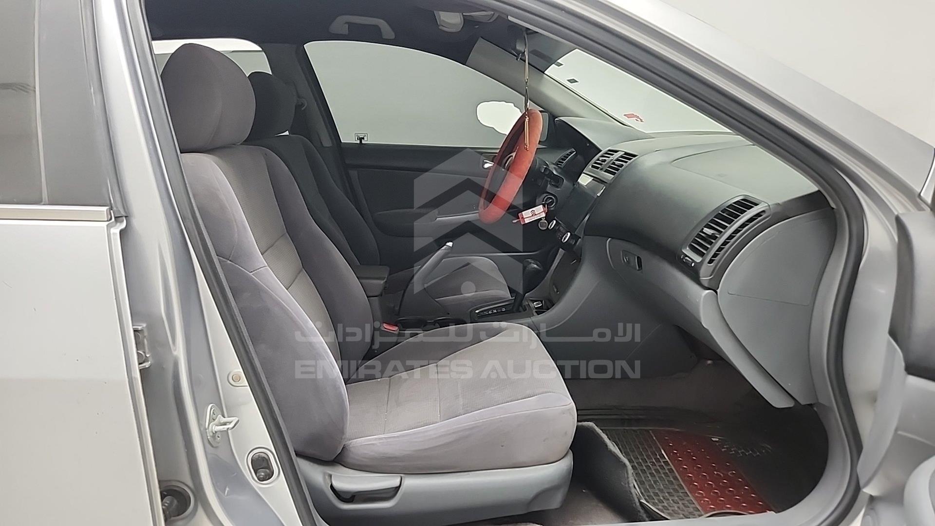 2004 HONDA ACCORD VIN: JHMCM56534C409582