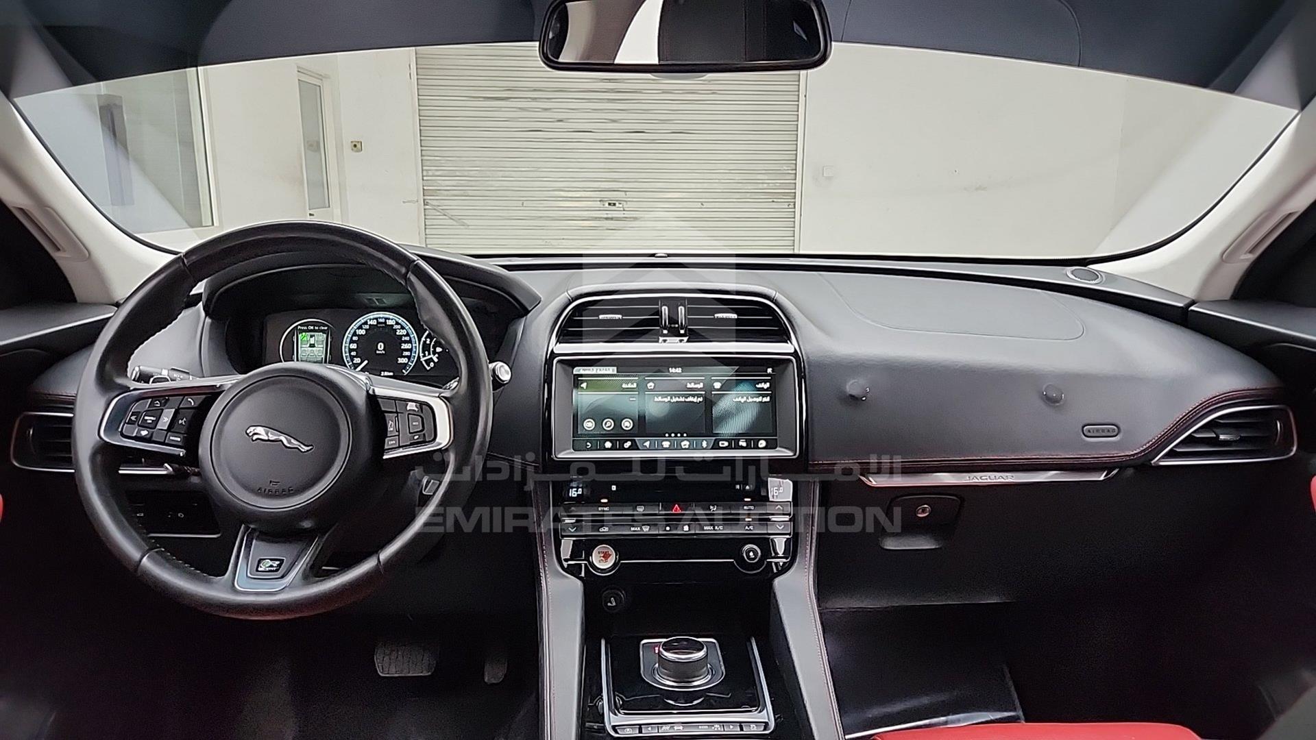 2018 JAGUAR F-PACE VIN: SADCA2BX3JA320008