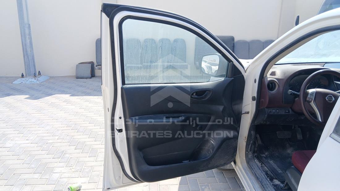 2022 Nissan Navara — Front Left Door — Photo 11