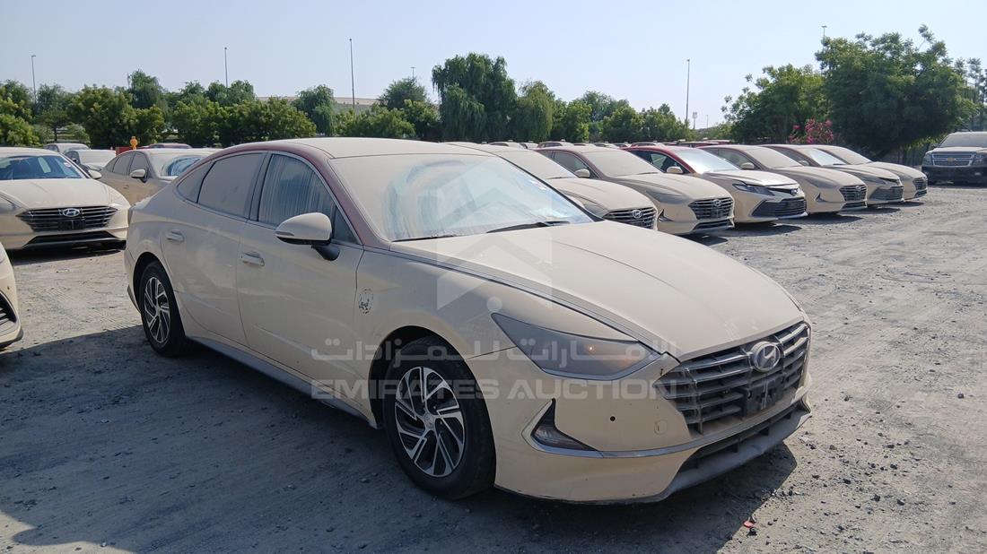 2021 Hyundai Sonata Hybrid — Front Right Angle — Photo 10